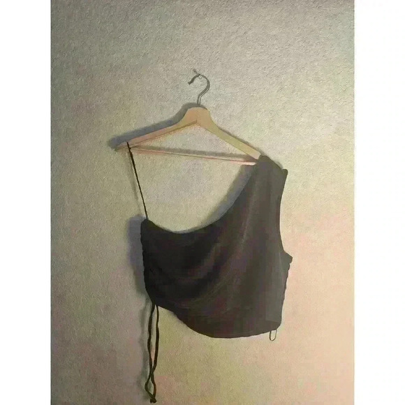 Black one shoulder top - Picture 4 of 7